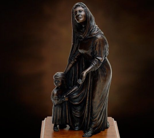 Bronze statue of Hannah and young Samuel